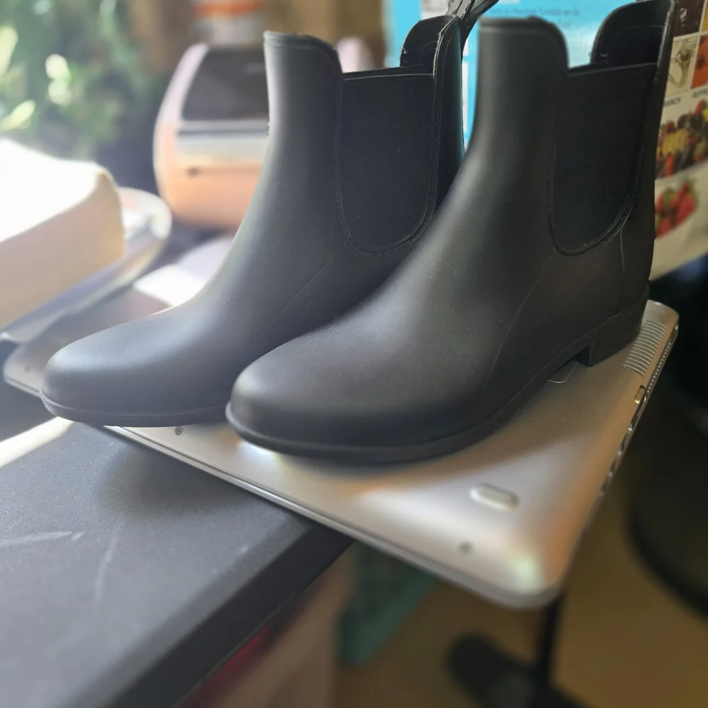 Capelli of New‎ York Black Chelsea Rain Boots
